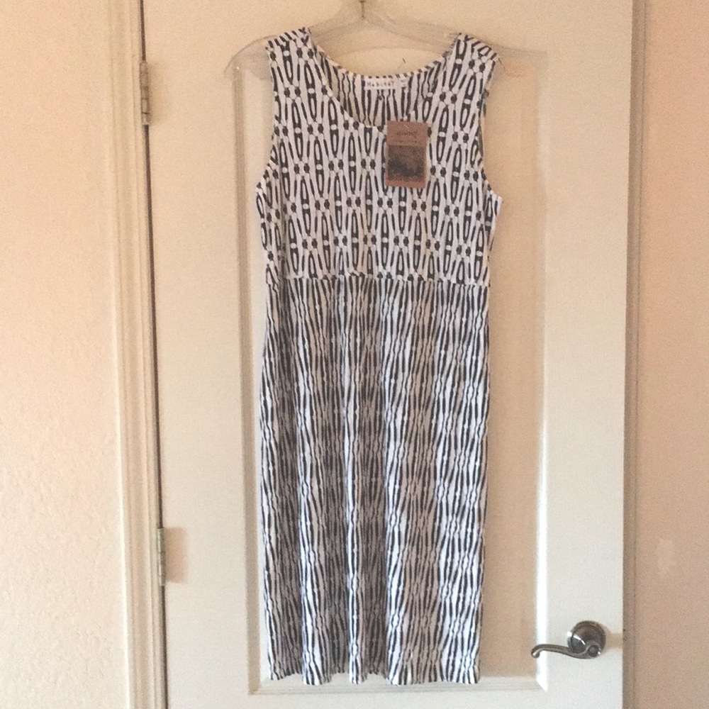 New Habitat black and white dress Beautiful!